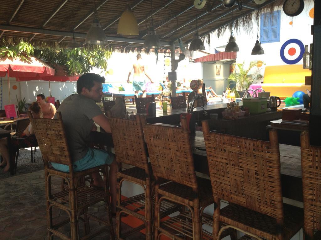The Living Quarters Hostel 543 Siem Reap Bagian luar foto