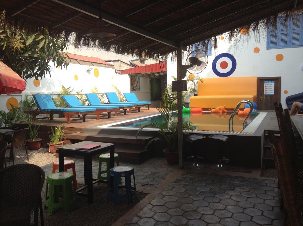 The Living Quarters Hostel 543 Siem Reap Bagian luar foto