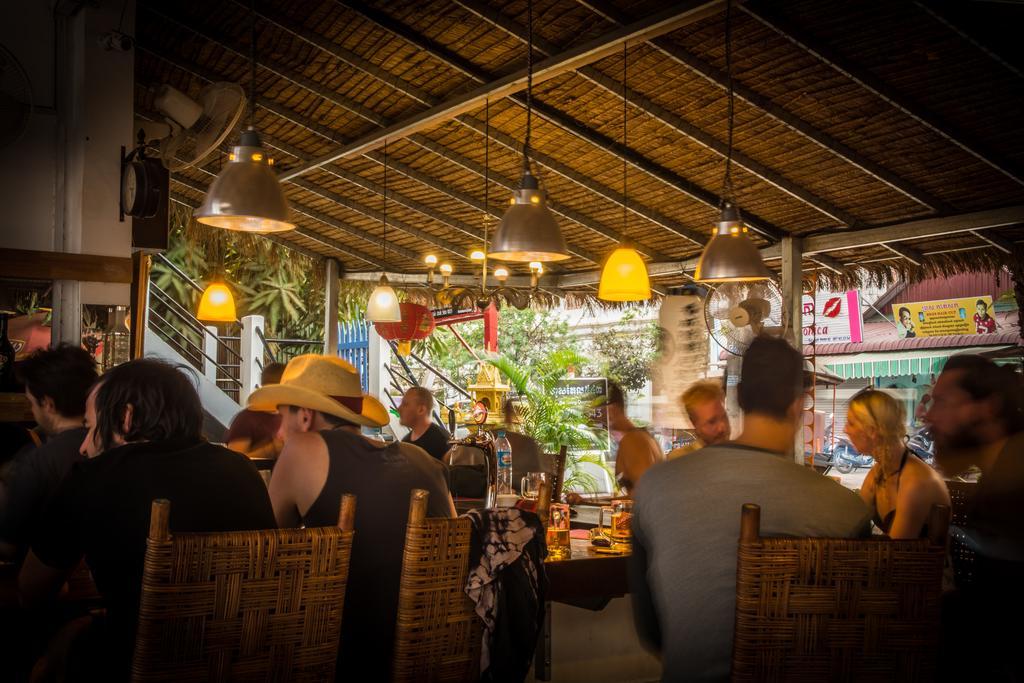 The Living Quarters Hostel 543 Siem Reap Bagian luar foto