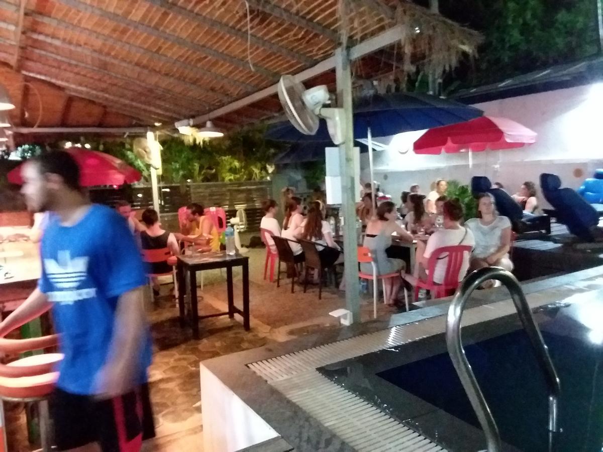 The Living Quarters Hostel 543 Siem Reap Bagian luar foto