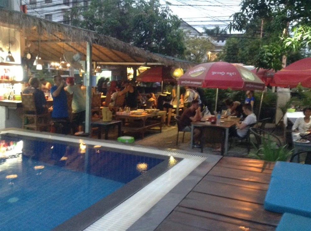 The Living Quarters Hostel 543 Siem Reap Bagian luar foto